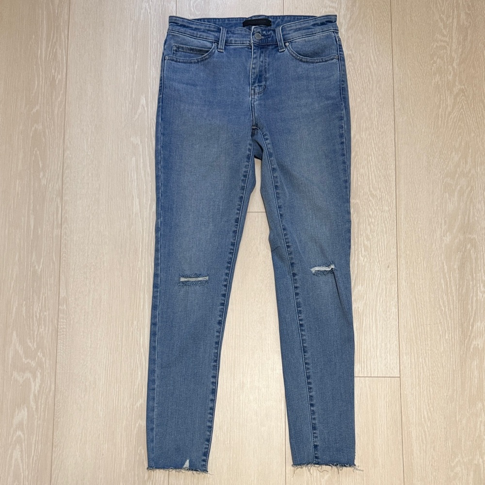 3/$10 Uniqlo Women's Blue Skinny Jeans with Frayed Hem
